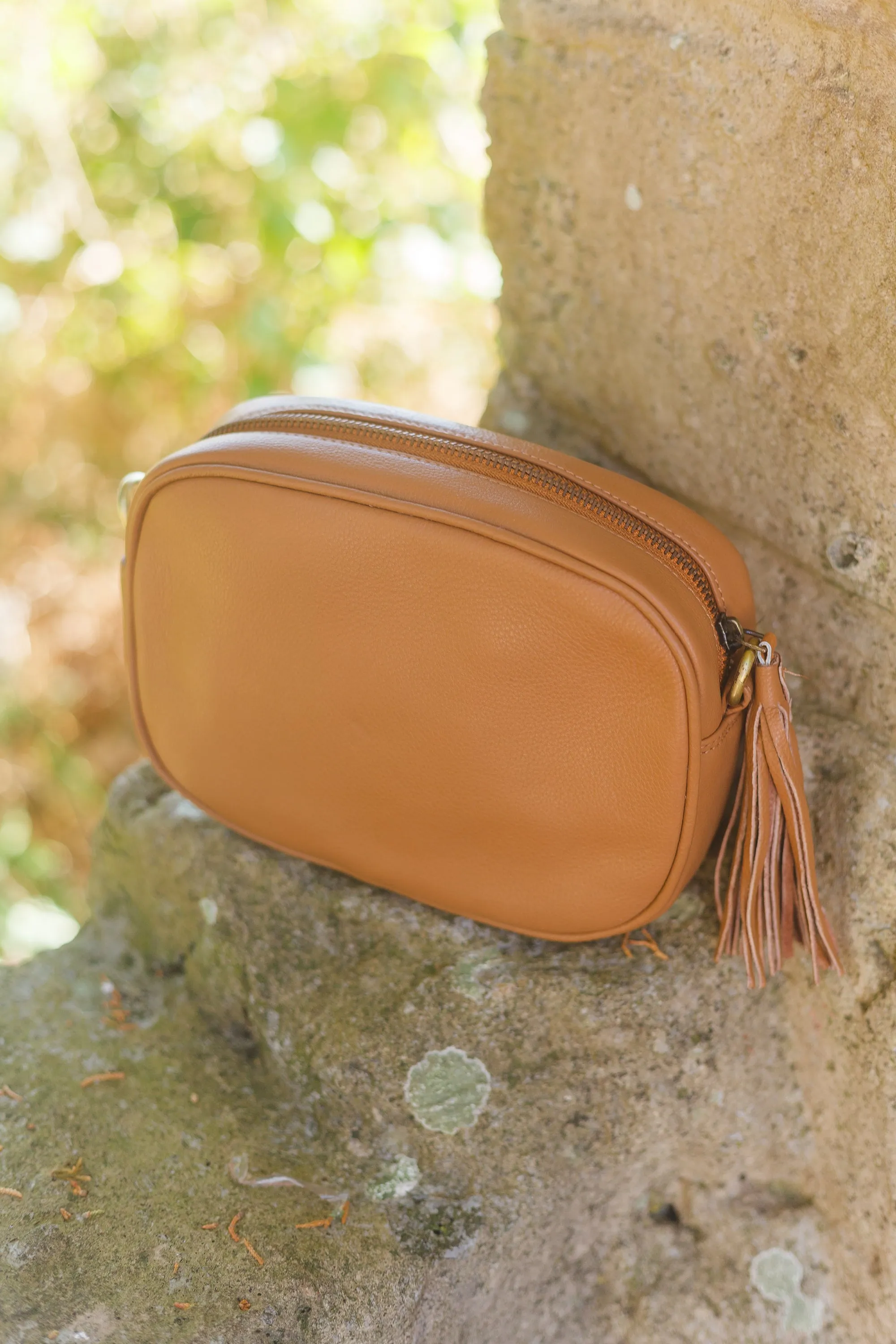 GEMMA - GENUINE LEATHER CAMERA BAG WITH TASSEL ZIP