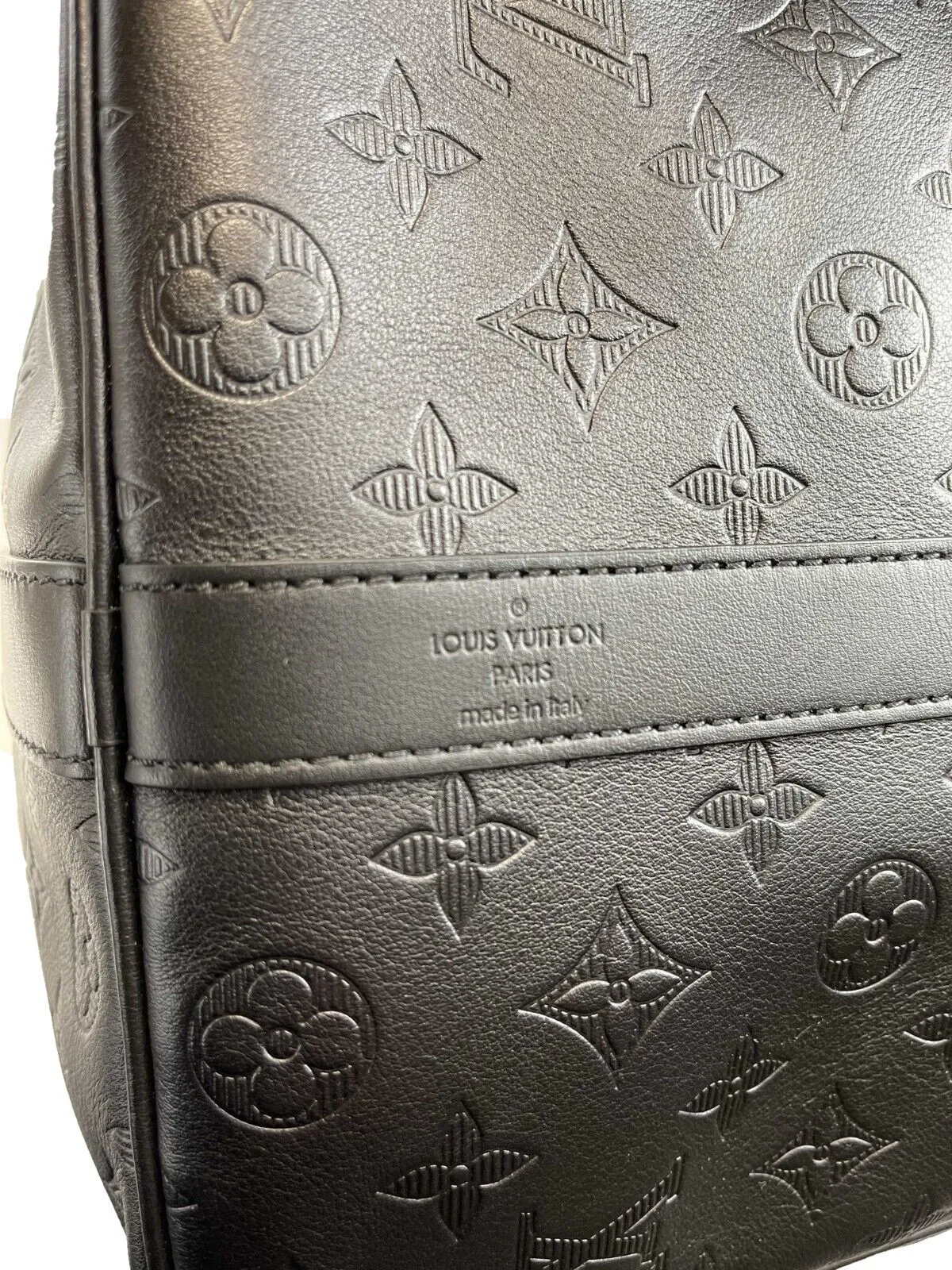 Louis Vuitton - Excellent - Keepall Bandoulire 50 - Black Duffle w/ Strap